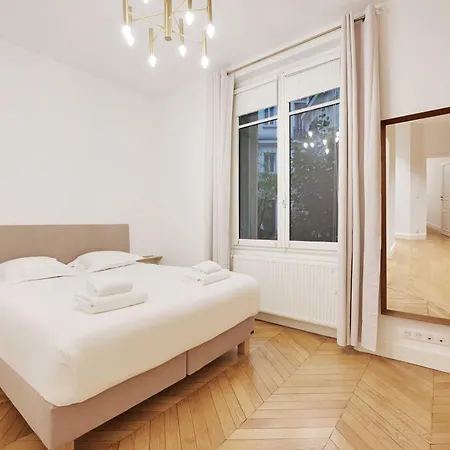 Superb With Terrace 2br-4p Trocadero Apartment